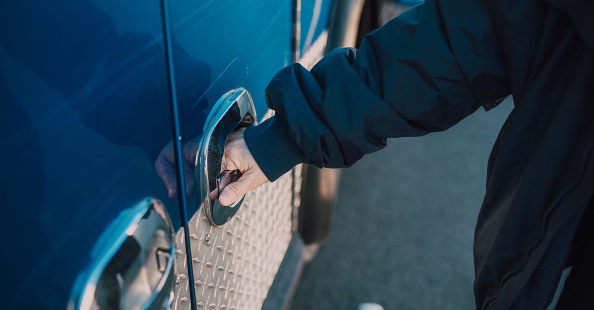 locksmith hands door — Virginia Pro Locksmiths